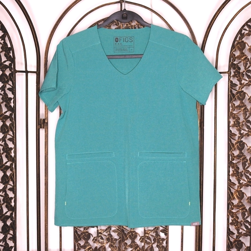 FIGS Scrub top Limited Edition FION E.A.C Lekei in Marine, Size XS